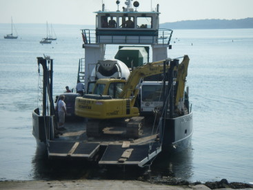 PC120 BARGE DELIVERY