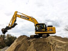 KOMATSU PC210-LC EXCAVATOR RENT IT